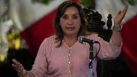 Delincuentes roban las armas de policías que custodiaban al hijo de la presidenta de Perú