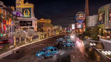 VIDEO: Mercedes-Benz pone a girar como un tanque su nueva todoterreno eléctrica