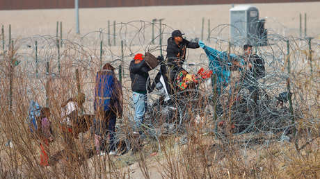 Autoridades de Texas empiezan a detener migrantes ilegales tras tomar el control de frontera