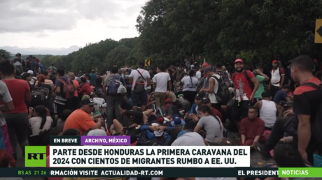 Cientos de migrantes parten desde Honduras hacia EE.UU. en la primera caravana del año
