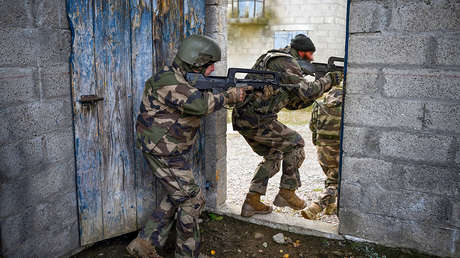 Político francés: París debe dejar de difundir "propaganda" que anima a ir a Ucrania como mercenarios