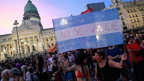 Jubilaciones, reforma electoral y 141 artículos menos: los cambios que Milei aceptó en su 'ley ómnibus'