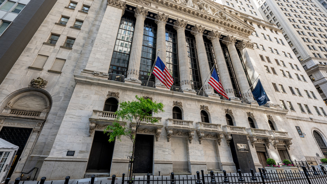 Milei afronta otro revés: bonos argentinos se desploman en Wall Street por fracaso de la 'ley ómnibus'