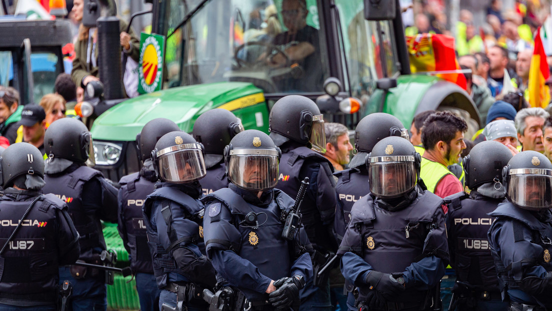 Choques con la Policía y agresiones a reporteros en protesta de agricultores en Madrid (VIDEO)