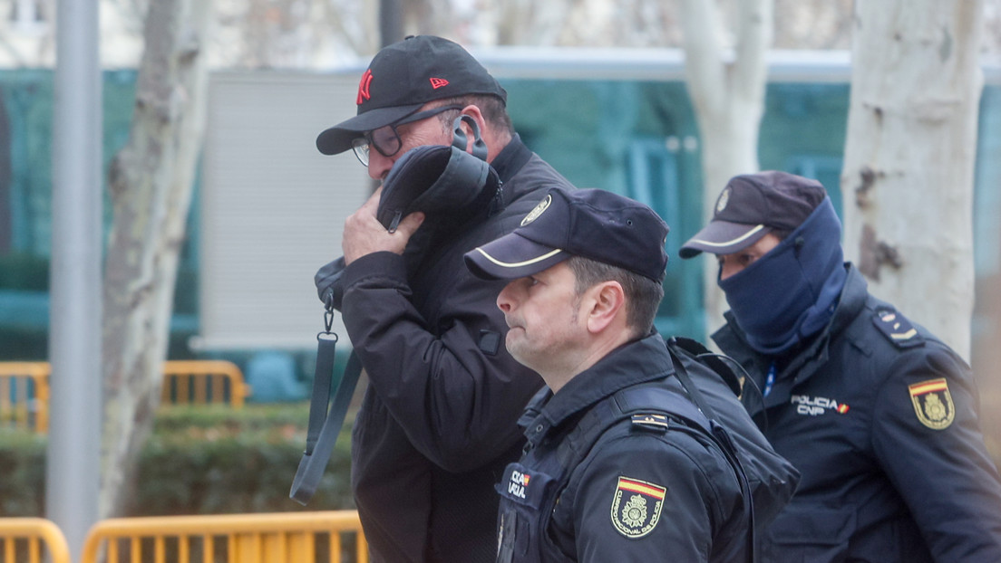 Las 'sugerencias' de renuncia rodean a diputado español por un escándalo de corrupción