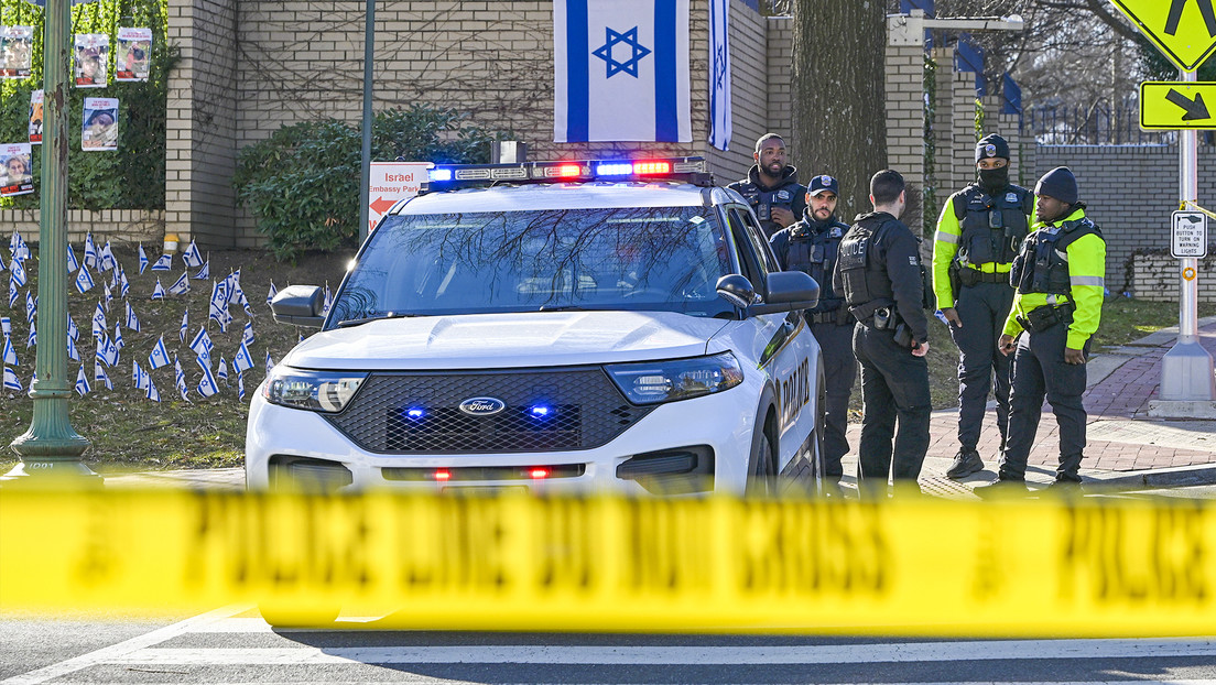 "No seré cómplice del genocidio": Un militar de EE.UU. se prende fuego frente a la Embajada de Israel en Washington