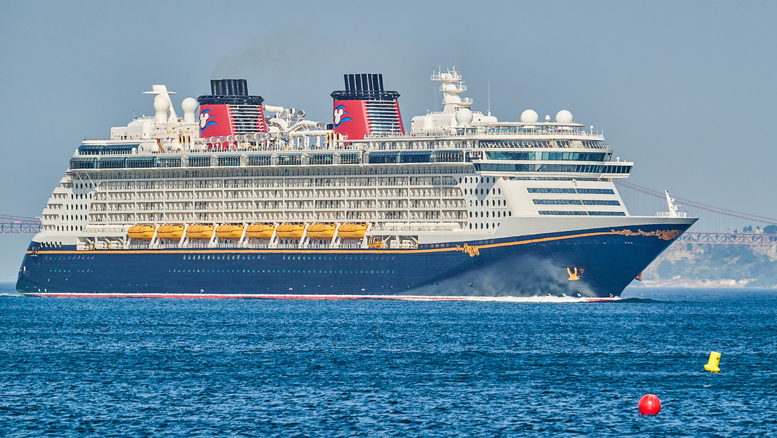 Detienen a un empleado de la línea de cruceros de Disney por cargos de pornografía infantil