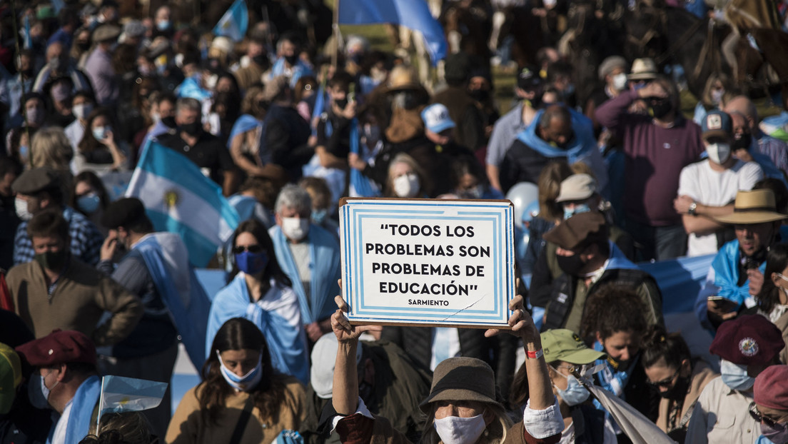 Gremios docentes argentinos convocan a nuevo paro para el próximo lunes