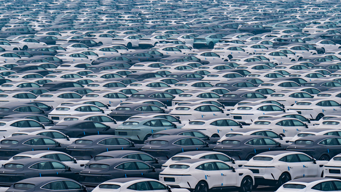 Biden tacha de amenaza a la seguridad nacional los autos eléctricos chinos