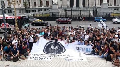 "¡Basta de balas de goma!": periodistas protestan en Argentina contra represiones del Gobierno de Milei