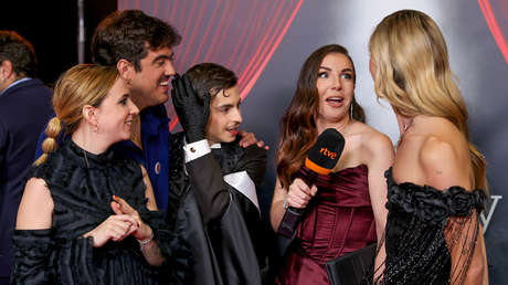 Eructos, exabruptos y una reprimenda: la criticada cobertura de una reportera española en la gala los Goya