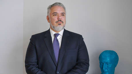 Divulgan video de expresidente Iván Duque disfrazado de agente antidisturbios en Colombia