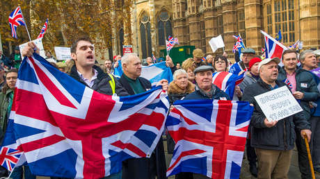 Informe: El Brexit contrajo la economía británica al reducir el crecimiento y acelerar la inflación
