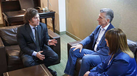 Milei regresa a Argentina en medio de especulaciones sobre un posible acuerdo con Macri