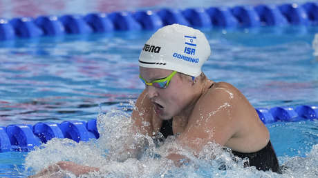 Una nadadora israelí es abucheada tras ganar la medalla de plata en el Mundial de Doha (VIDEO)