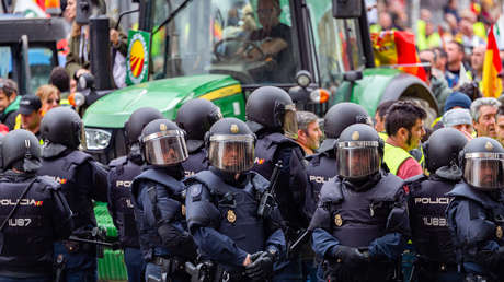 Choques con la Policía y agresiones a reporteros en protesta de agricultores en Madrid (VIDEO)