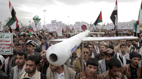 Hutíes prohíben la entrada de buques de EE.UU., el Reino Unido e Israel al mar Rojo