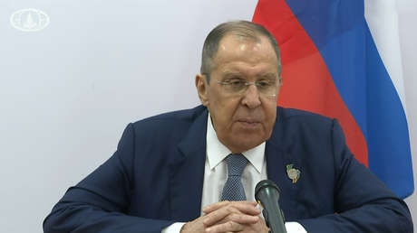 Lavrov desea a Occidente que "no se atragante en su mesa democrática"