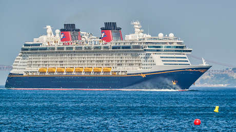 Detienen a un empleado de la línea de cruceros de Disney por cargos de pornografía infantil