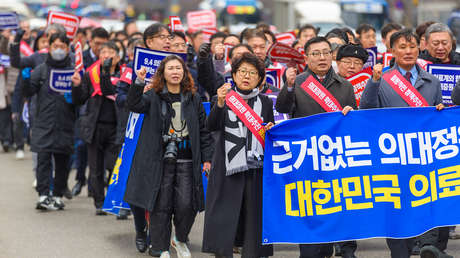 Investigan a líderes de la principal asociación médica surcoreana por incitar a la huelga a médicos en prácticas