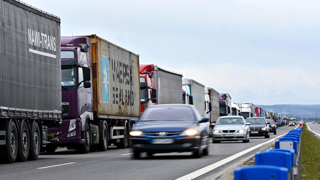 Zelenski: La situación en la frontera con Polonia ha ido más allá de "la economía" y de "la moral"