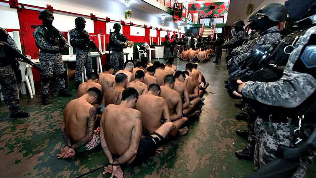 Polémica en Argentina por requisa 'a lo Bukele' en una cárcel provincial