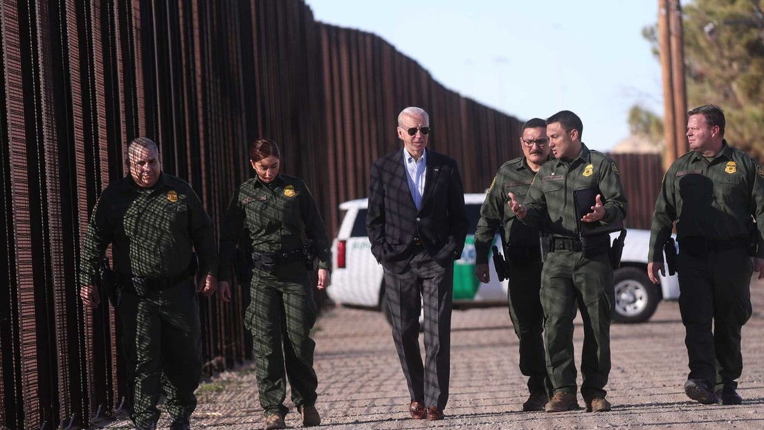 Bloomberg: Biden considera el envío de dinero del Ejército de EE.UU. a Ucrania