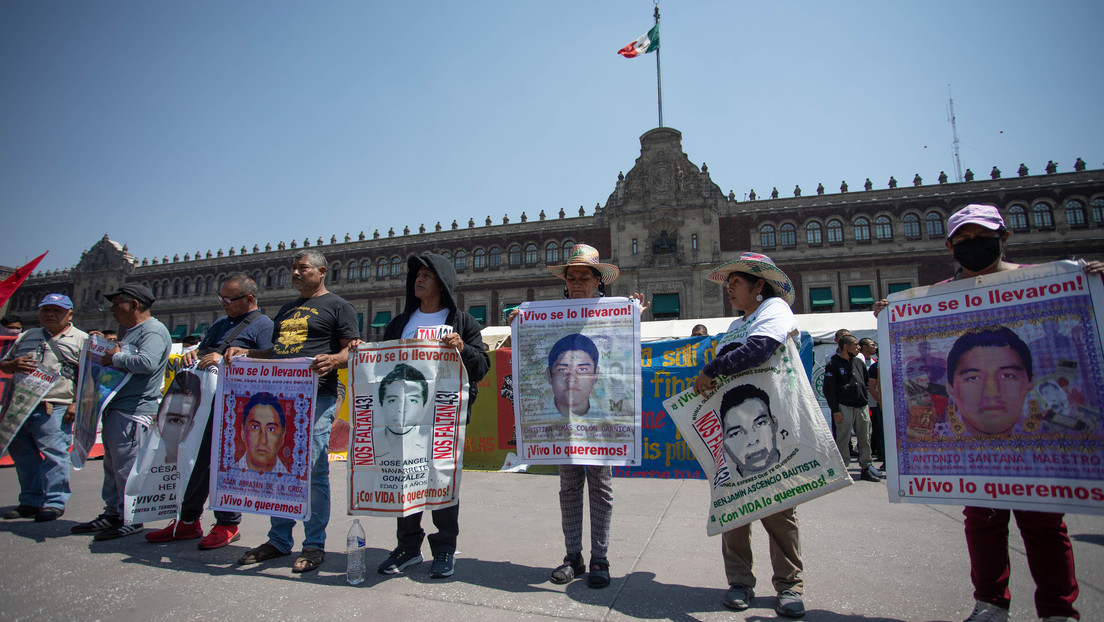 "El presidente es necio": familiares de Ayotzinapa le responden a López Obrador y aumenta la tensión
