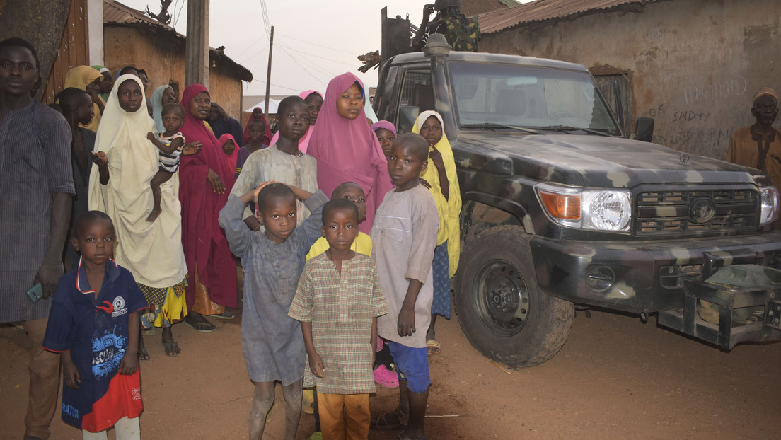 Hombres armados secuestran a casi 300 escolares en un país africano