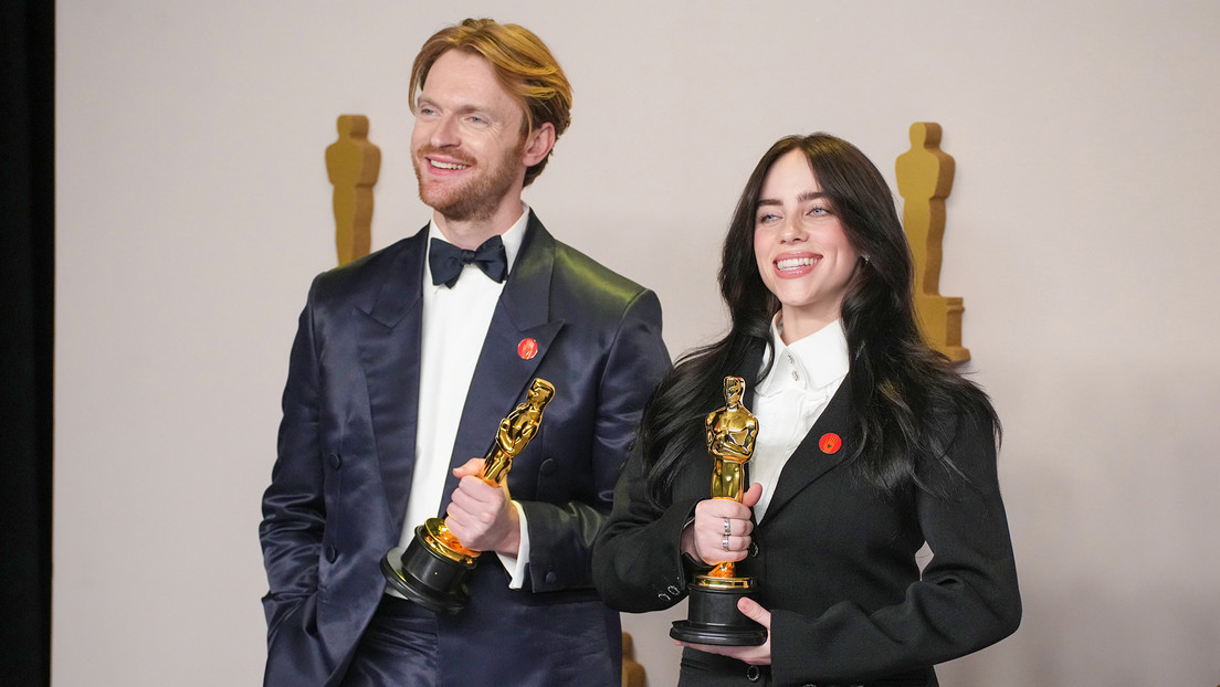 ¿Por qué varias estrellas llevaron un pin rojo en la gala de los Oscars?