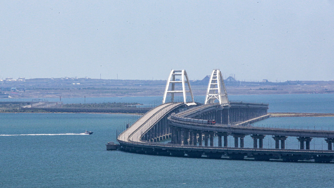 "Fantasean": Putin sobre los planes de militares alemanes de atacar el puente de Crimea