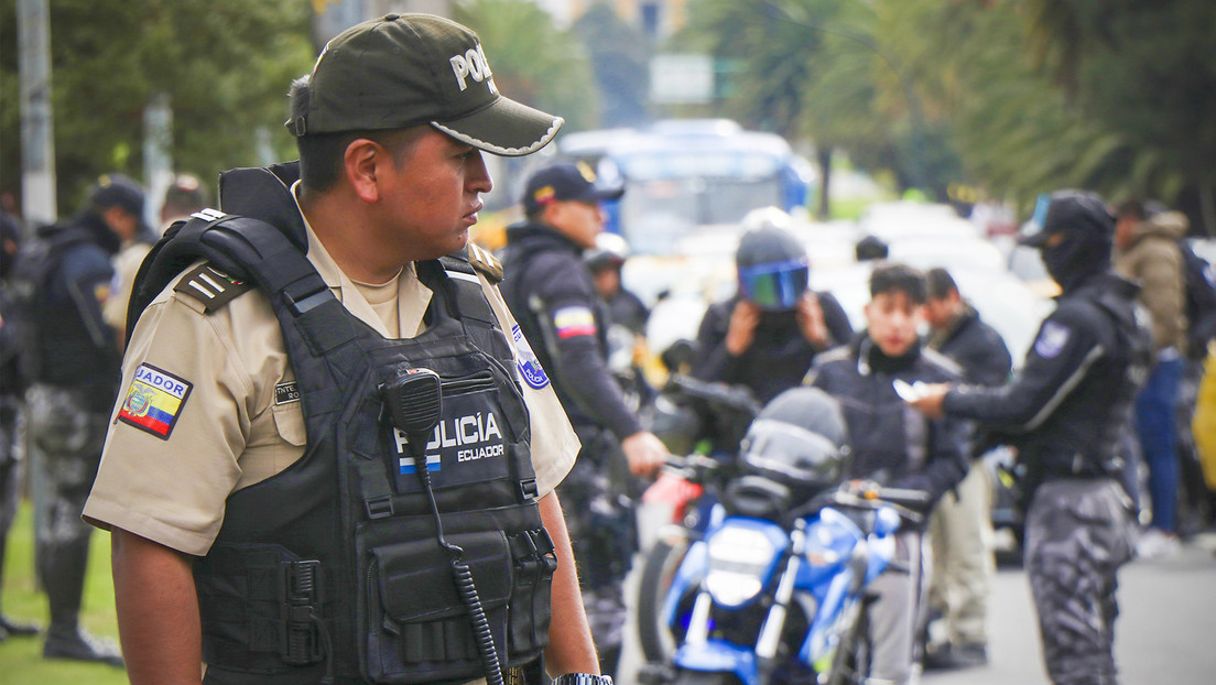 Clientes en pánico por una balacera que deja un muerto en Ecuador (VIDEO)