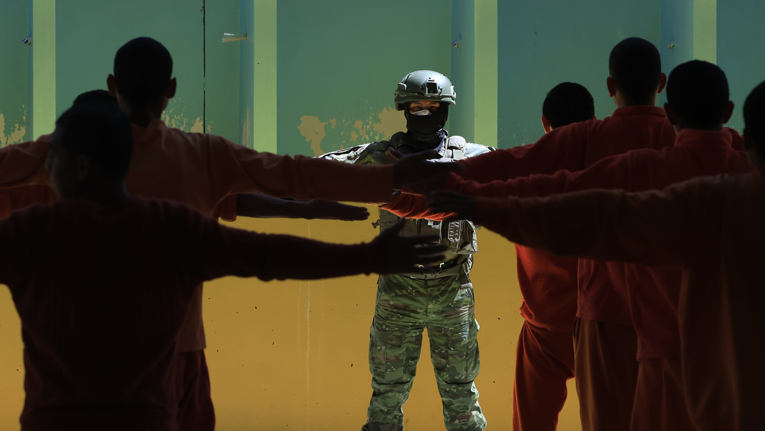 Ecuador crea una base "secreta" de perfiles genéticos de reos