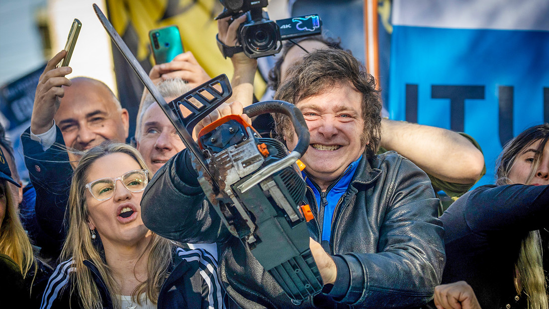 "Motosierra y licuadora": Milei anticipa que eliminará otros 70.000 empleos del Estado