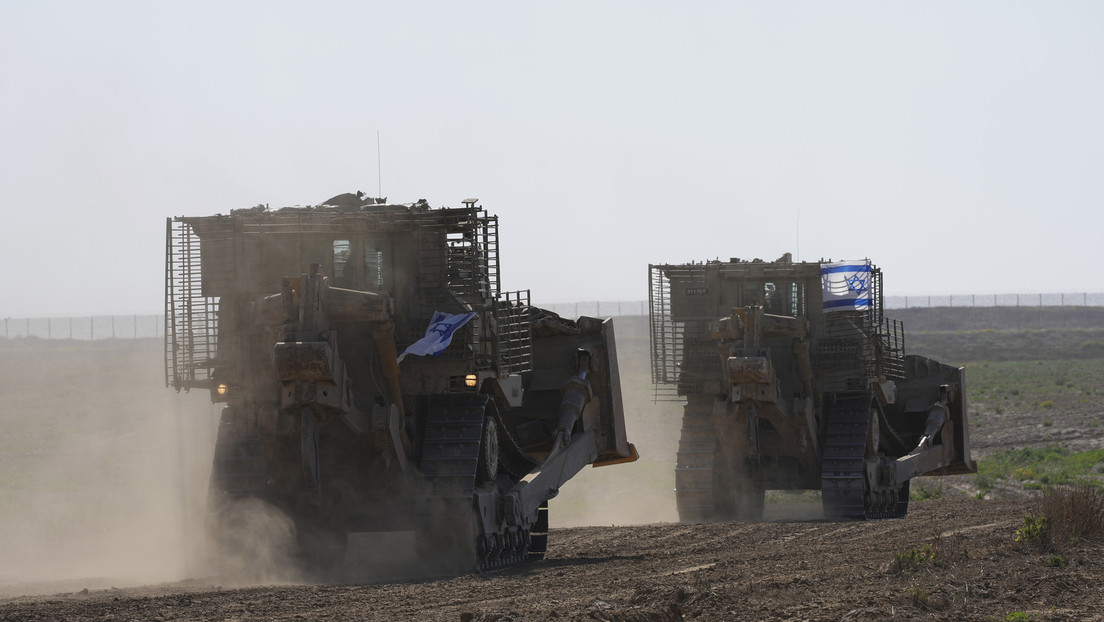 Al Jazeera: Soldados israelíes matan a dos palestinos y entierran sus cadáveres con excavadora