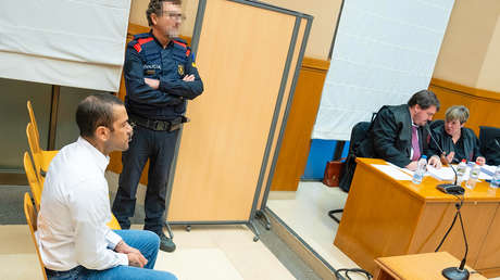 El F.C. Barcelona da marcha atrás y reincorpora a Dani Alves a su lista de leyendas