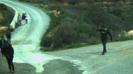 Agentes de EE.UU. matan a un migrante acusado de robar a otros migrantes en la frontera