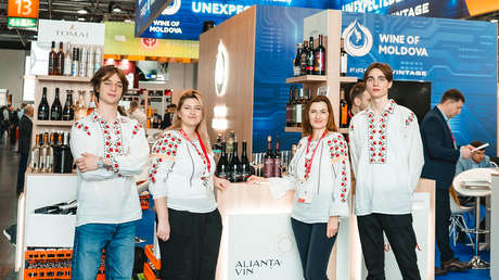 Este vino creado por IA revoluciona la vinicultura de su país productor