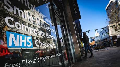 Clínicas estatales de Inglaterra dejarán de recetar bloqueadores de pubertad a niños