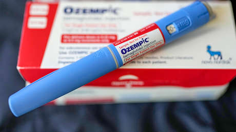 Mujer demanda al fabricante de Ozempic por problemas estomacales