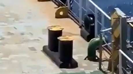 VIDEOS: Piratas secuestran un carguero cerca de Somalia