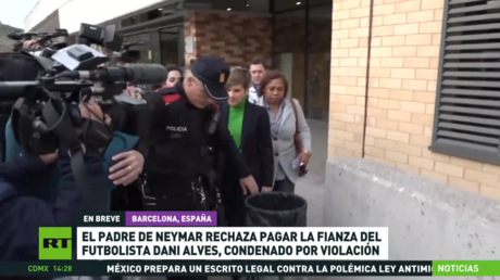 El padre de Neymar rechaza pagar la fianza del futbolista Dani Alves, condenado por violación
