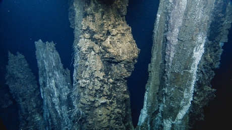 2.000 terremotos en un día registrados en este lugar podrían estar desgarrando el fondo del océano