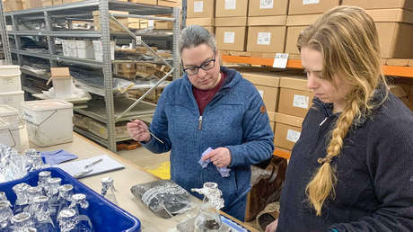 Hallan microplásticos en muestras de suelo antiguas