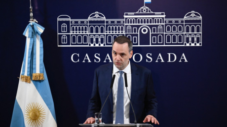 Gobierno de Milei retira la autorización para operar a más de 11.000 cooperativas