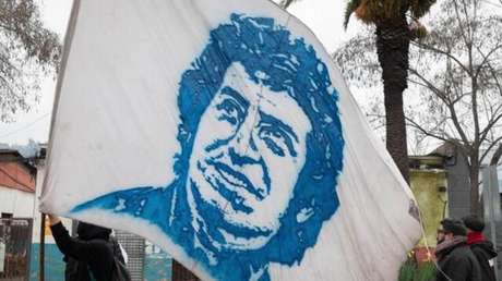 Vandalizan tumba de Víctor Jara y su esposa en Chile