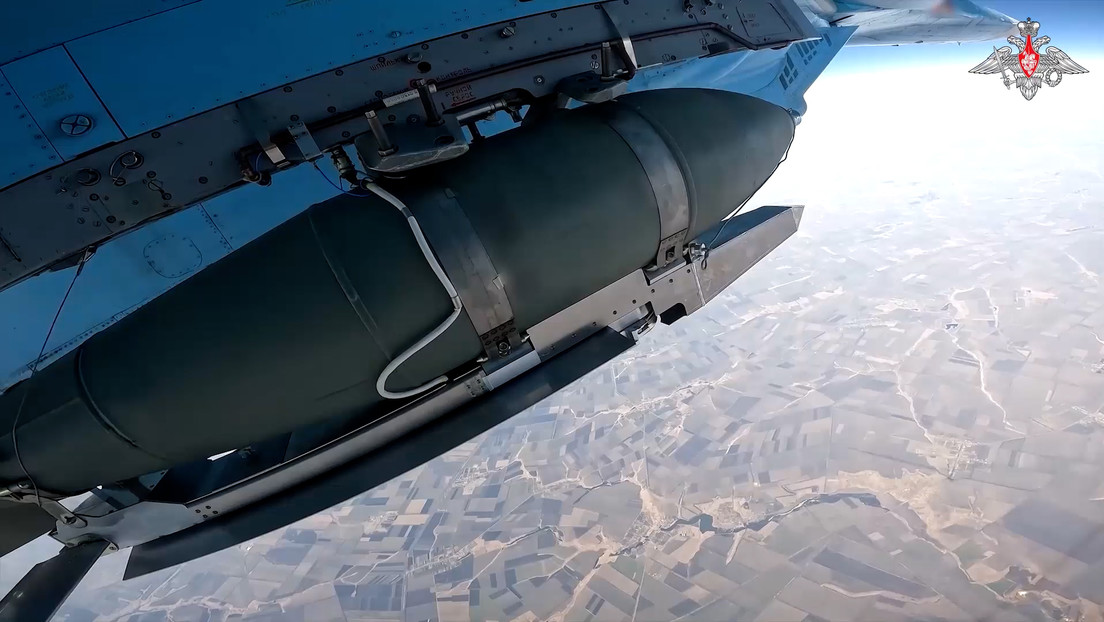 VIDEO: Cazas rusos destrozan un puesto de mando ucraniano con bombas FAB-500