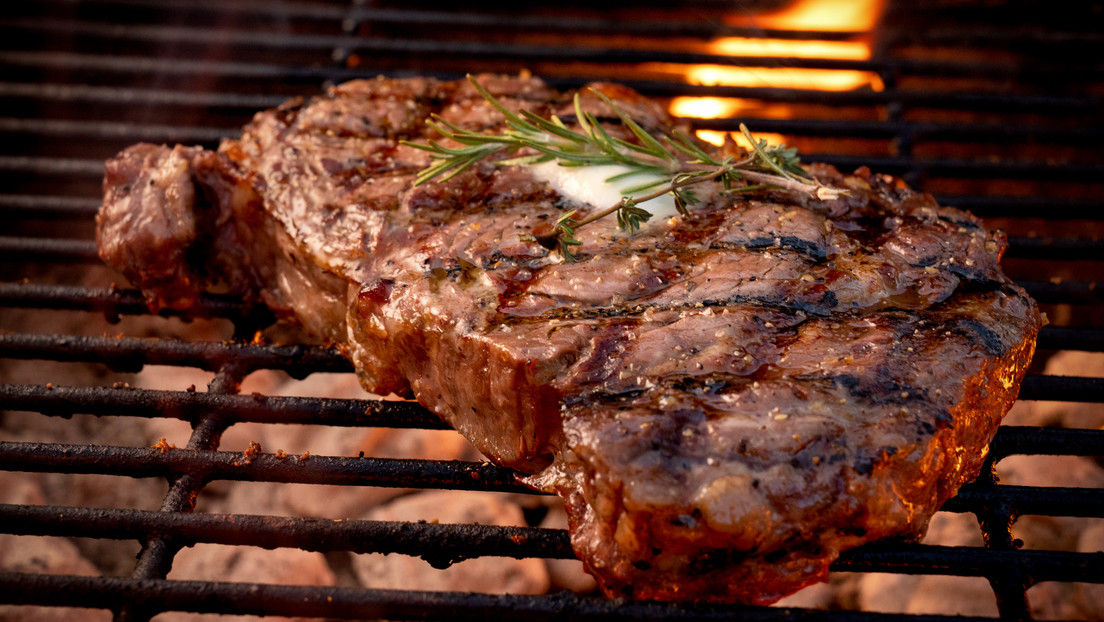 "Es pecado": Denuncia a sus vecinos por asar carne en Viernes Santо