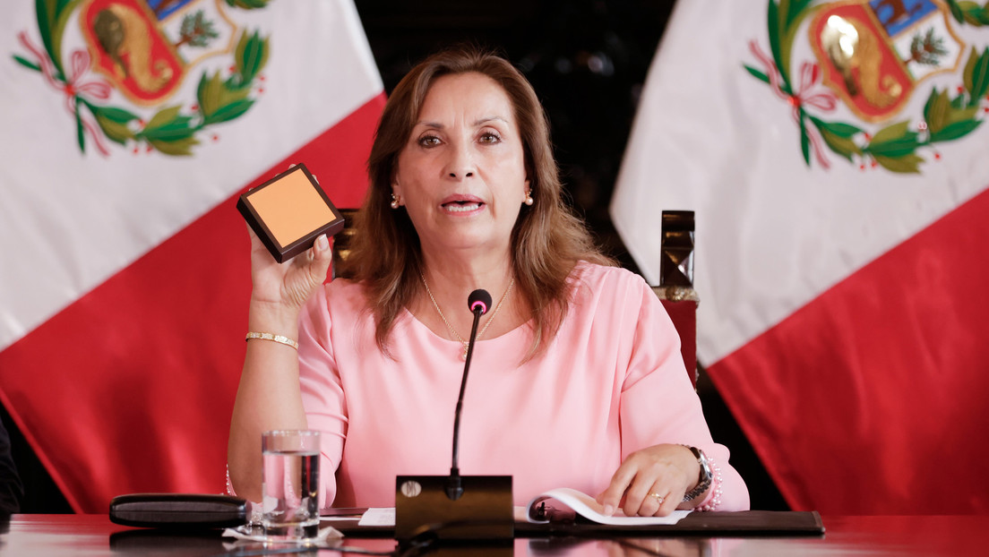 Un 85 % de peruanos cree que Boluarte busca entorpecer la investigación del 'Rolexgate'