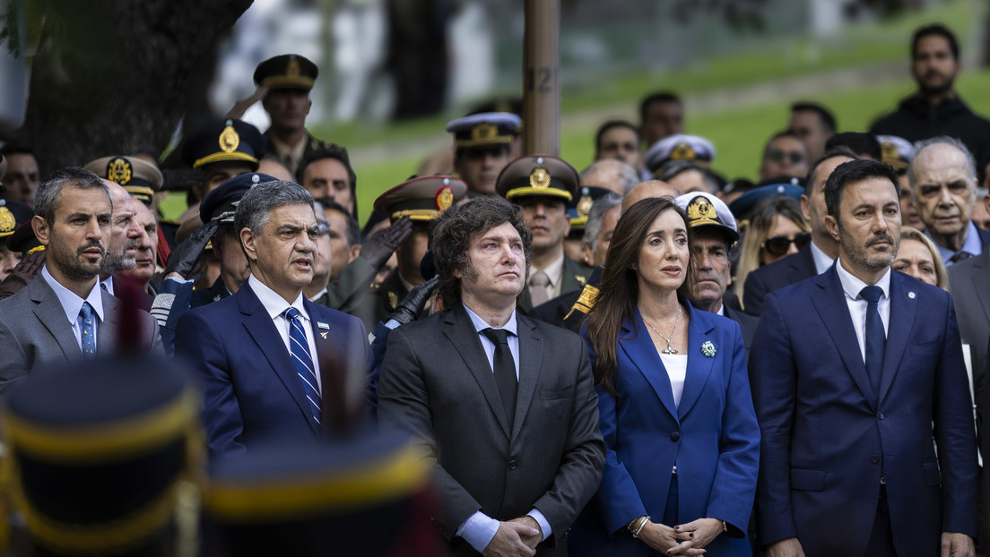 Milei afirma que quiere recuperar las Islas Malvinas "por la vía diplomática"